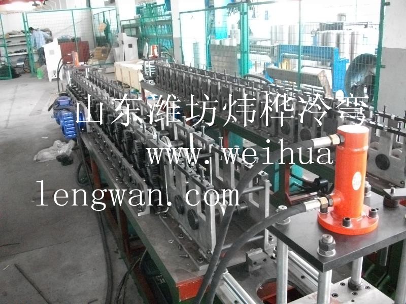 1567135388905460 玻璃导槽自动出产设备