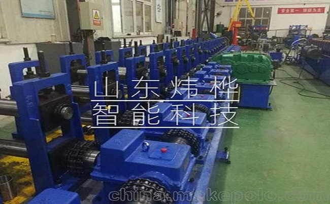 1571803264183823 隔音墙冷弯成型设备