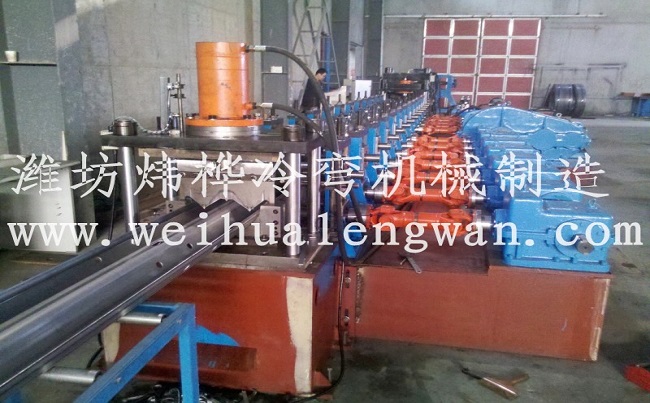 公路护栏板成型机的特点及护栏板的质量节制