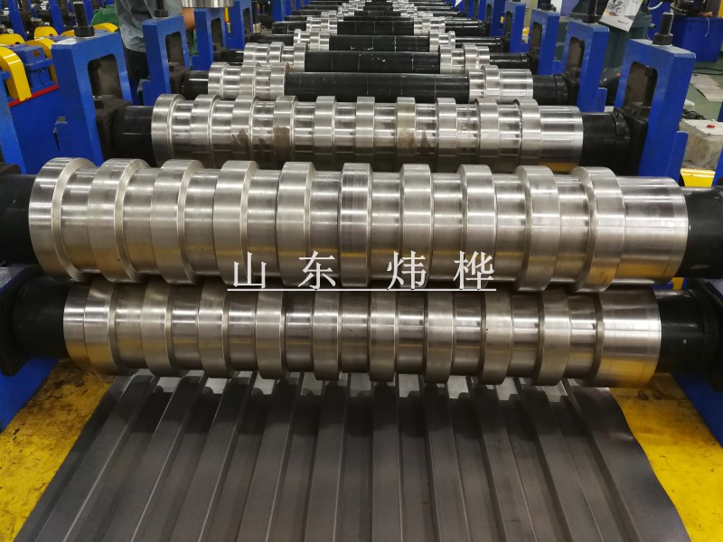 车厢板成型机-车厢板出产设备